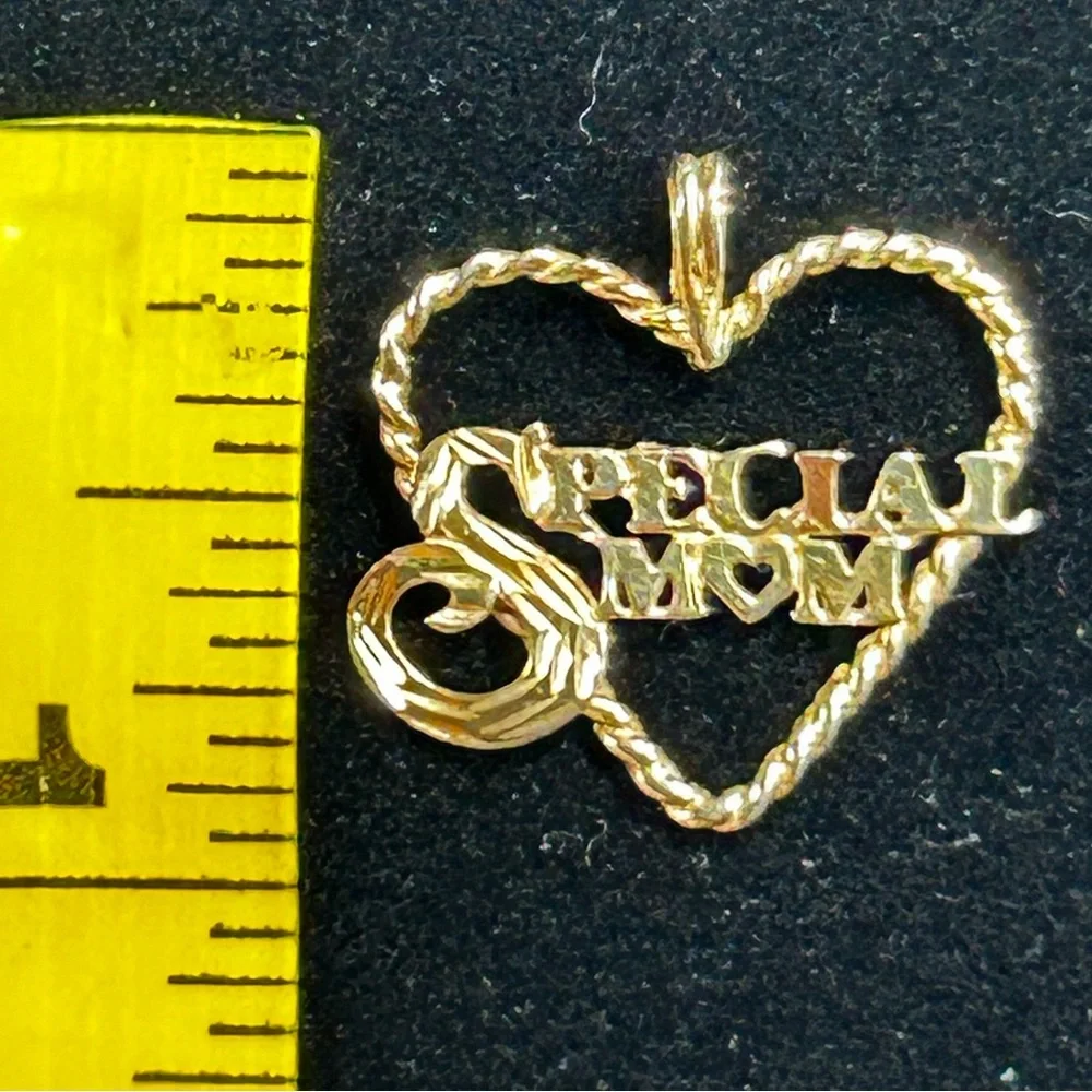 14K Gold Special Mom Pendant - Picture 5 of 5